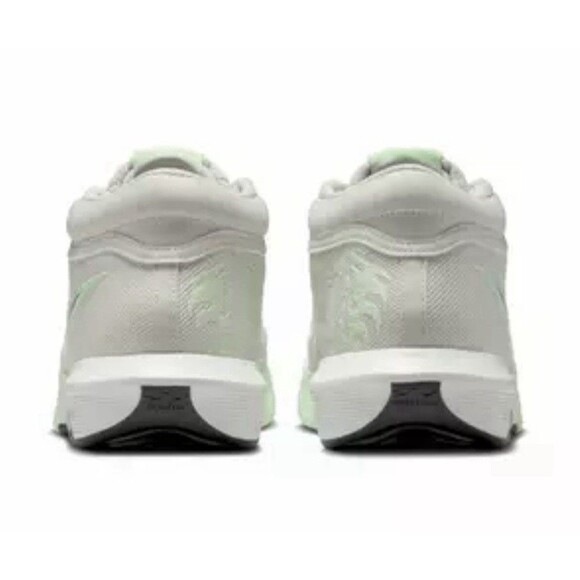 Nike LeBron Witness VIII Light Bone Green Basketball Shoes Size 12 T3